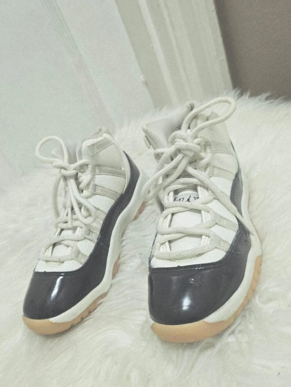 Nike Air Jordan Retro 11 Shoes Youth Size 1Y White Black